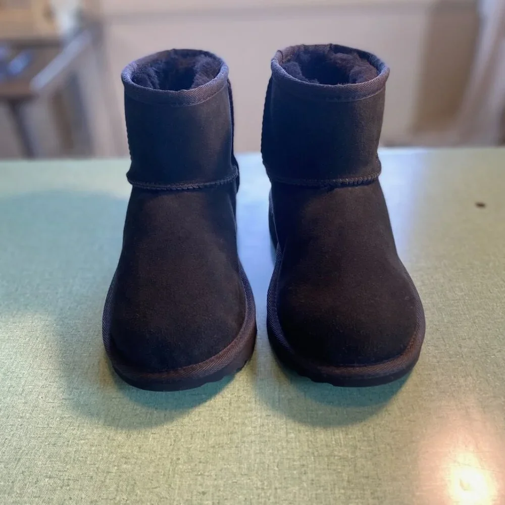 UGG Classic Mini II Genuine Shearling Lined Boot, Women's Size 5, New W/O Box